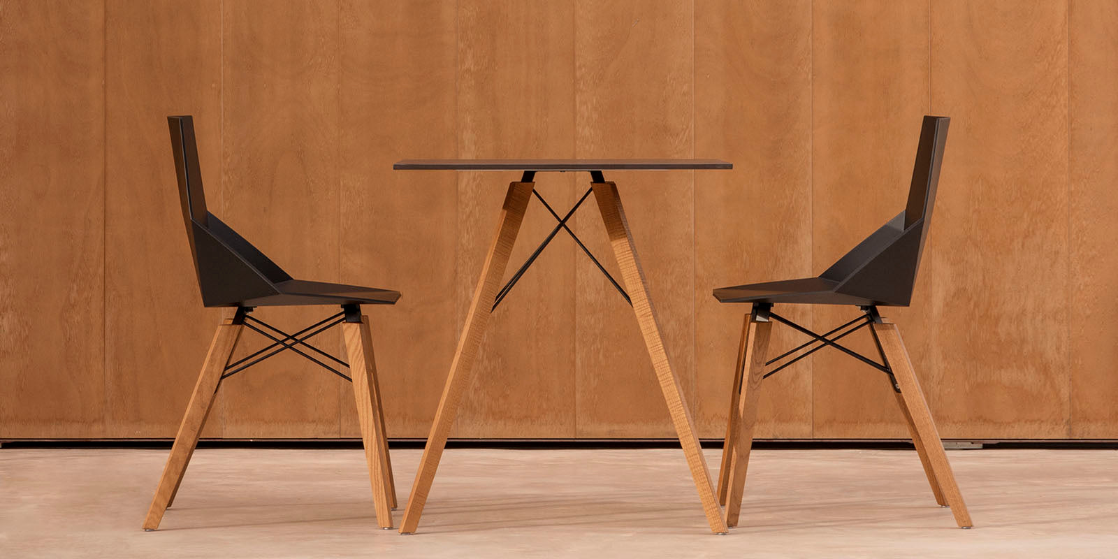 Faz - Chair With Armrest - Wooden Base