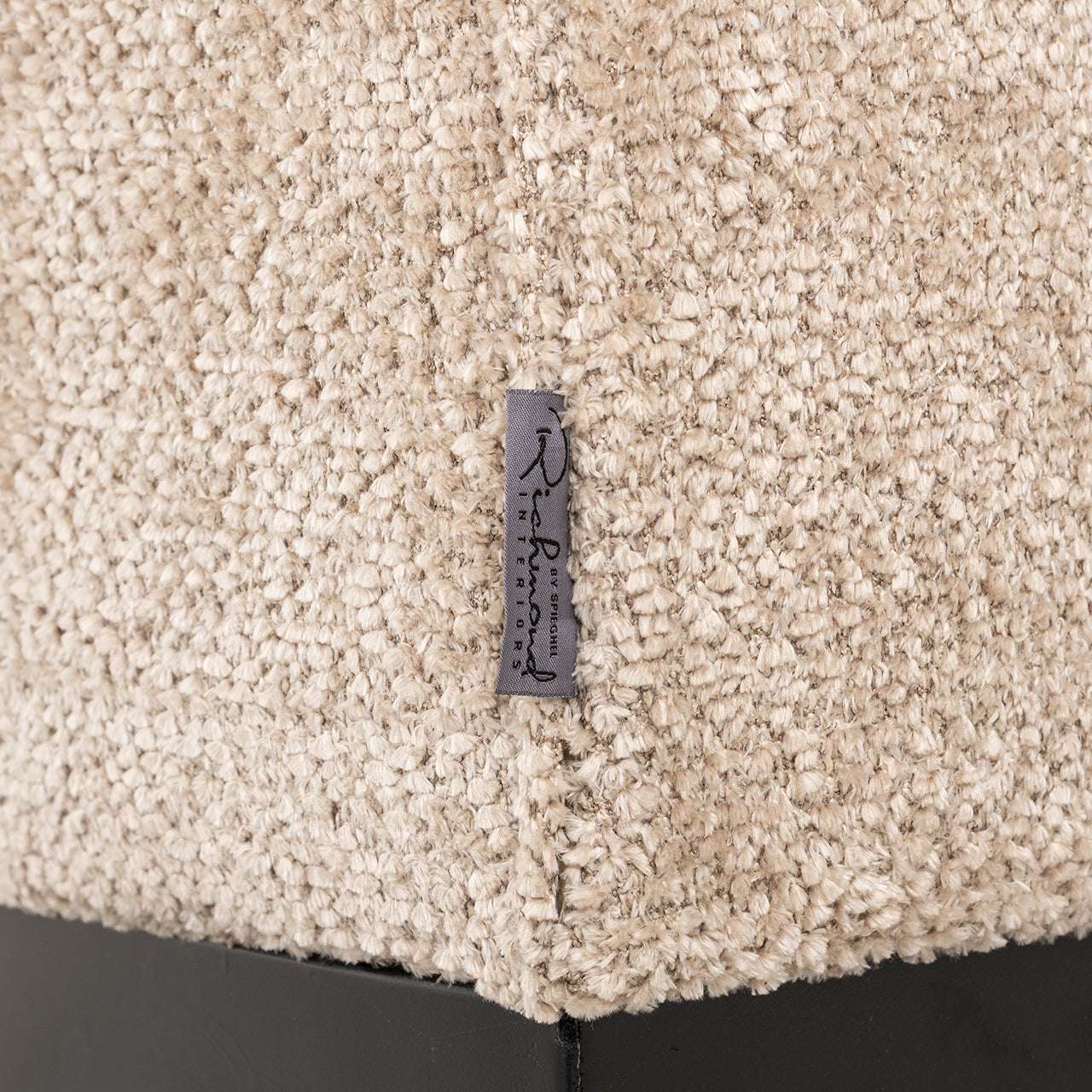 Round corner dining bench Hillpark fire retardant